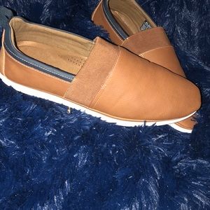 Light brown, men dress shoe, with foam sole.